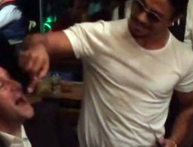 Ο Τούρκος shef Salt Bae ταΐζει στο στόμα τον Παναγιώτη Αγγελόπουλο! (βίντεο)